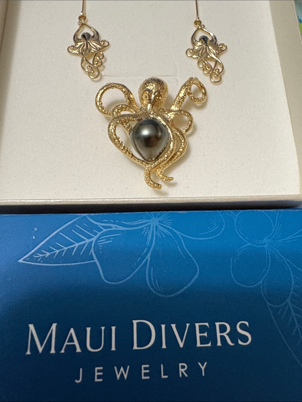 Maui Divers He’e octopus Tahitian black pearl pendant in gold & octopus earrings
